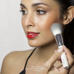 Load image into Gallery viewer, Brocha Vegana · Blush y Bronceador