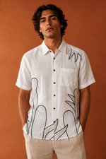 Load image into Gallery viewer, Camisa de lino Blanca "Agaves y Cactus" talla M

